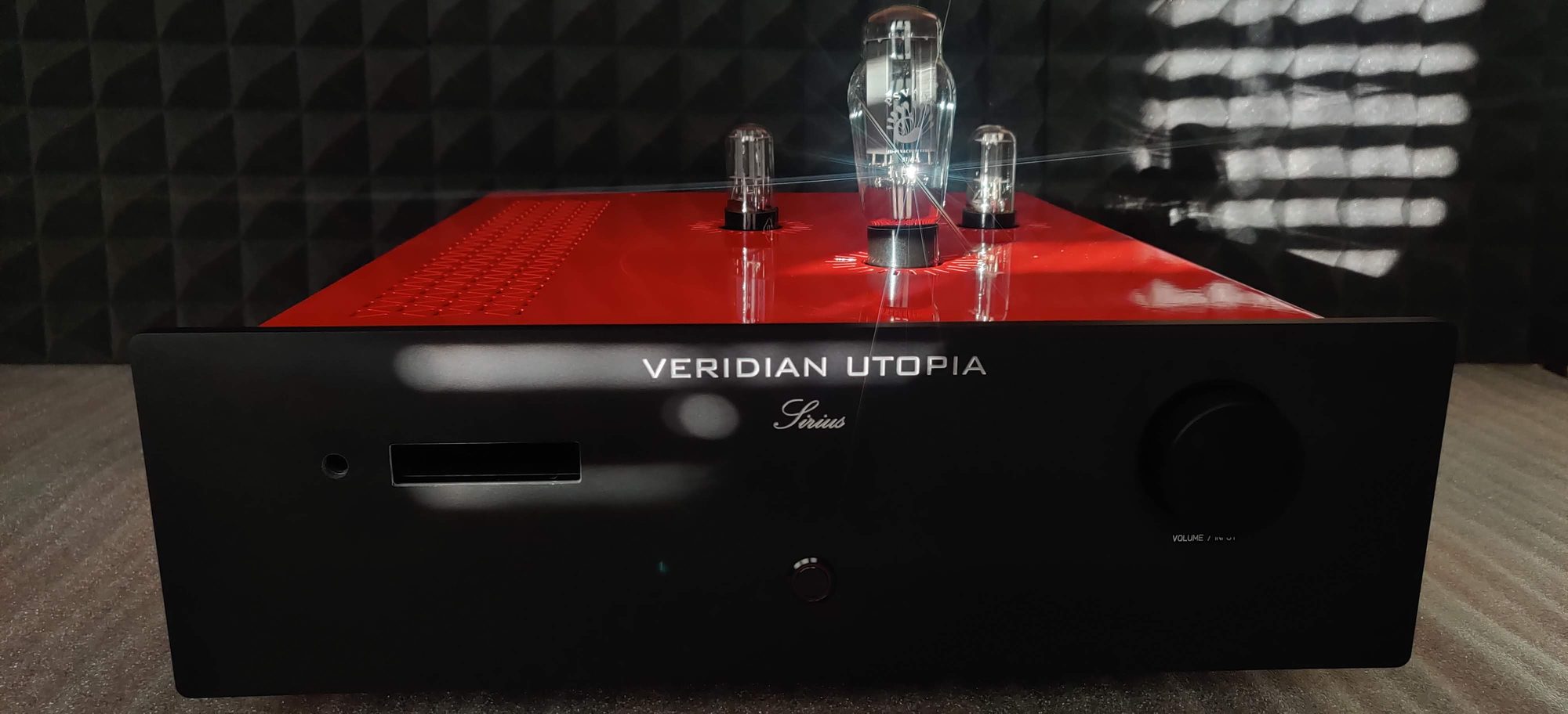 Sirius DAC in red and black, output valves lit